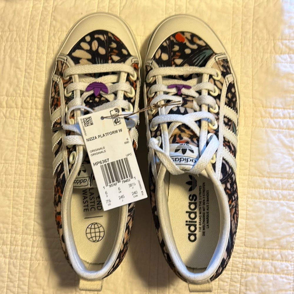 Casual canvas shoes